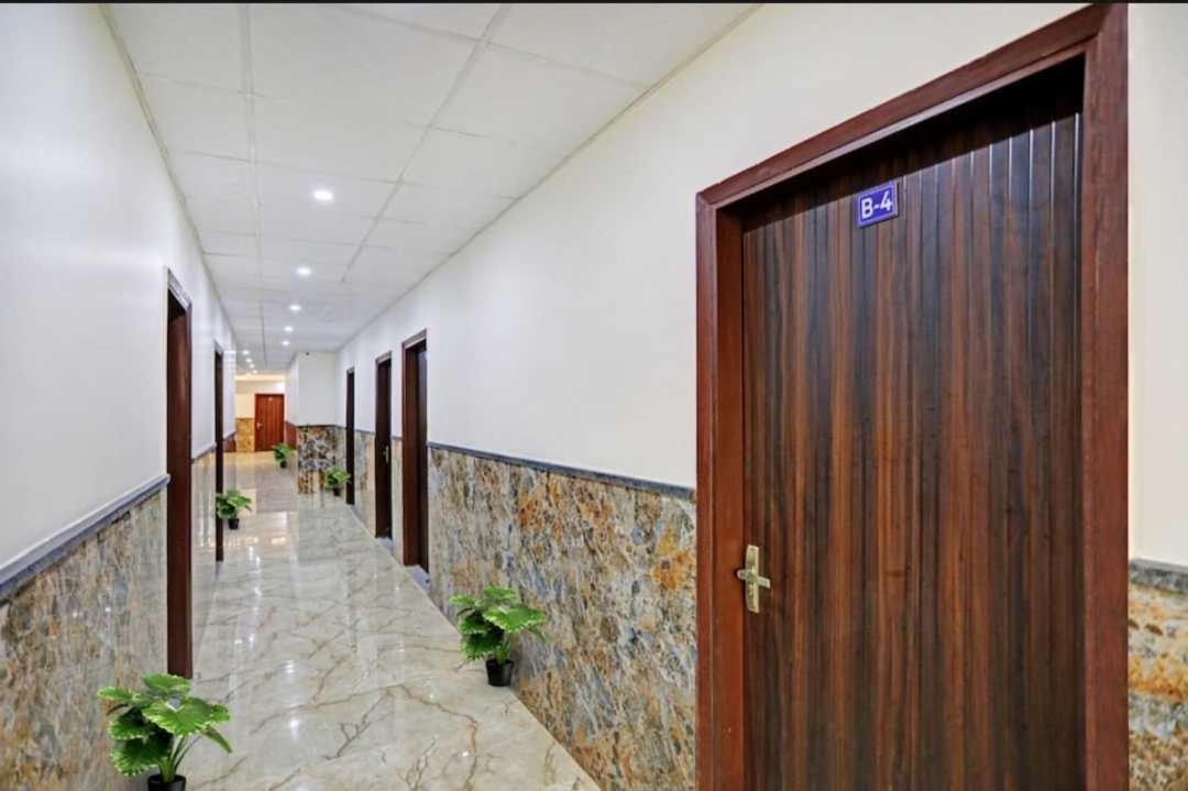 נוידה Hotel O K R Resdiancy Near Botanic Garden Of Indian Republic מראה חיצוני תמונה